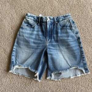 Good American distress ripped jeans 8 inch shorts size 26/2 NWT